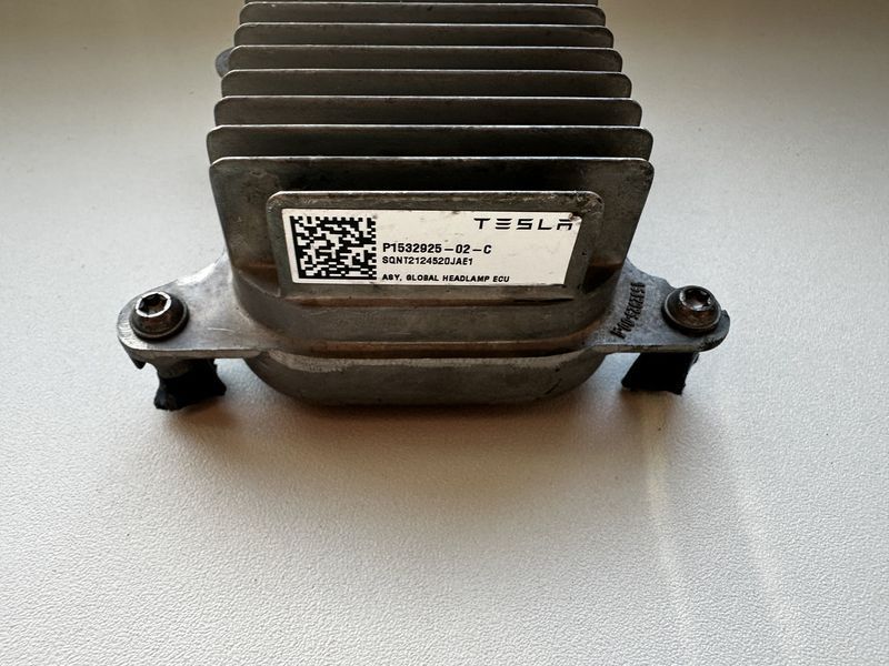 Блок управління фарою Tesla Model 3 / Model Y P1532925-02-C LED модуль X006 фото