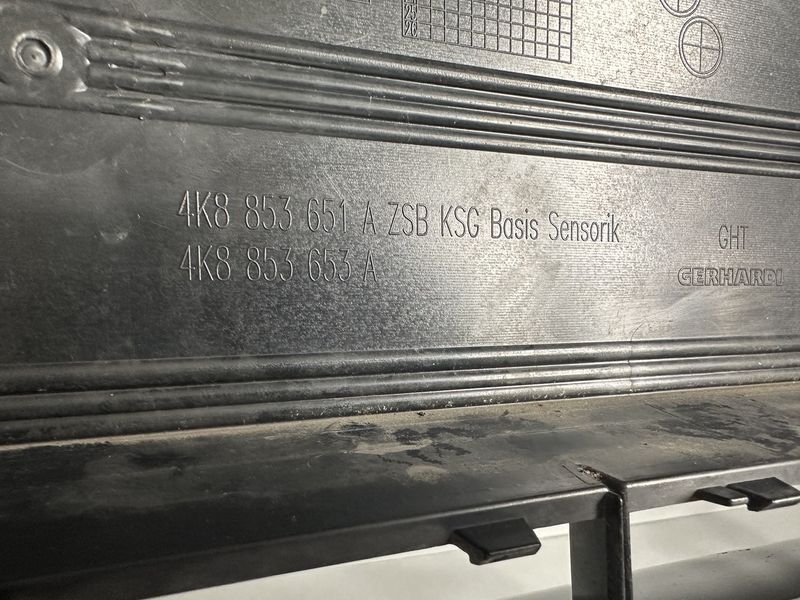 Решітка радіатора Audi A7 4K853651A під радари оригінал T011 фото