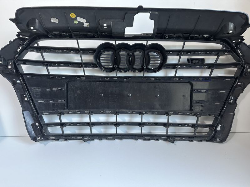 Решітка радіатора audi s3 рестайлінг 8V3853651AC оригінал T023 фото