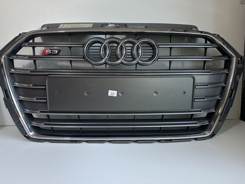 Решітка радіатора audi s3 рестайлінг 8V3853651AC оригінал T023 фото